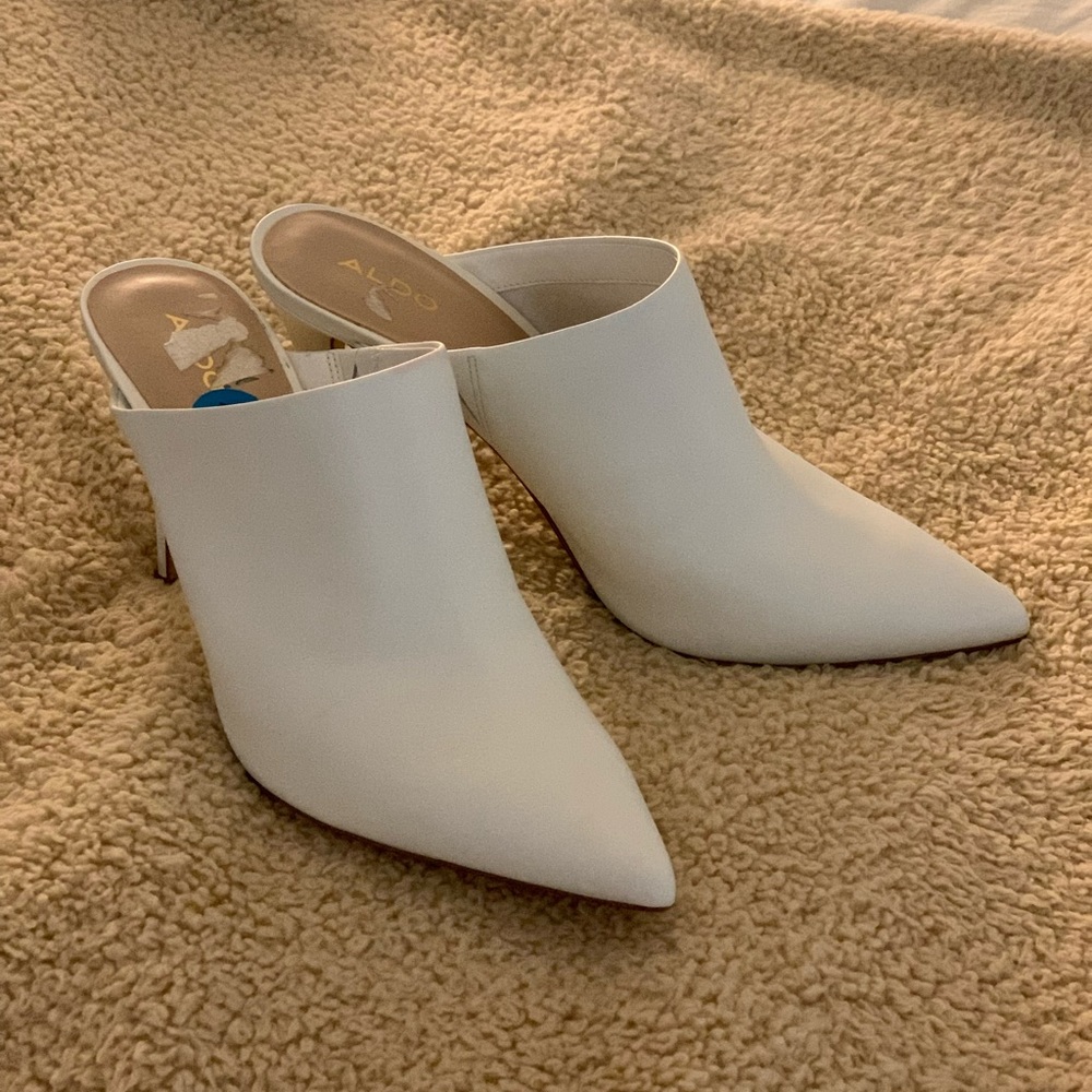 Aldo- White pointed toe heels